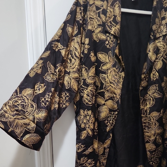 Elegant Black and Gold Floral Blazer - 3XL - Picture 2 of 4